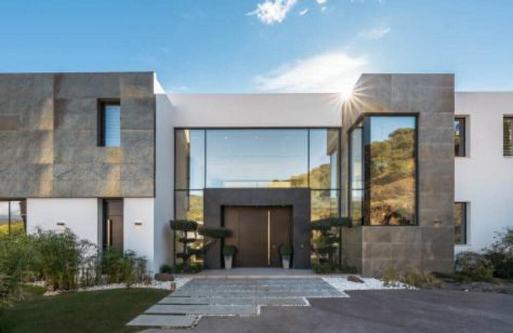 5 soverom Villa til salgs i El Madronal med svømmebasseng garasje - € 5 990 000 (Ref: 9893623)