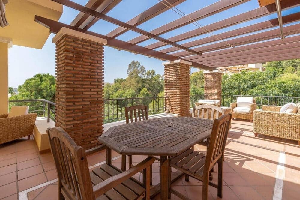 Apartamento de 3 habitaciones en Los Arqueros en venta con piscina garaje - 560.000 € (Ref: 9893624)