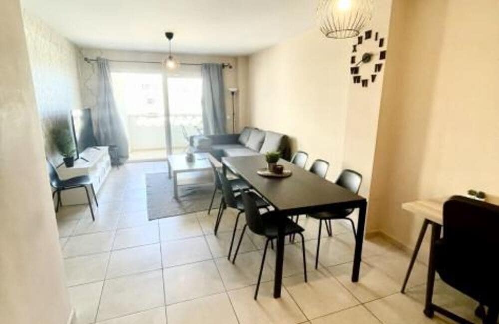 3 soverom Leilighet til leie i Marbella med svømmebasseng garasje - € 3 200 (Ref: 9893627)