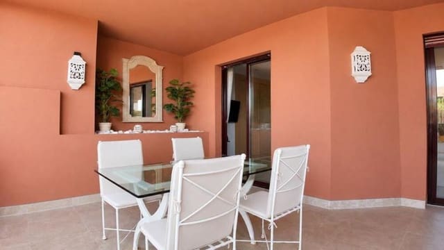 3 quarto Apartamento para arrendar em Resinera-Voladilla, Estepona com piscina garagem - 3 500 € (Ref: 9893628)
