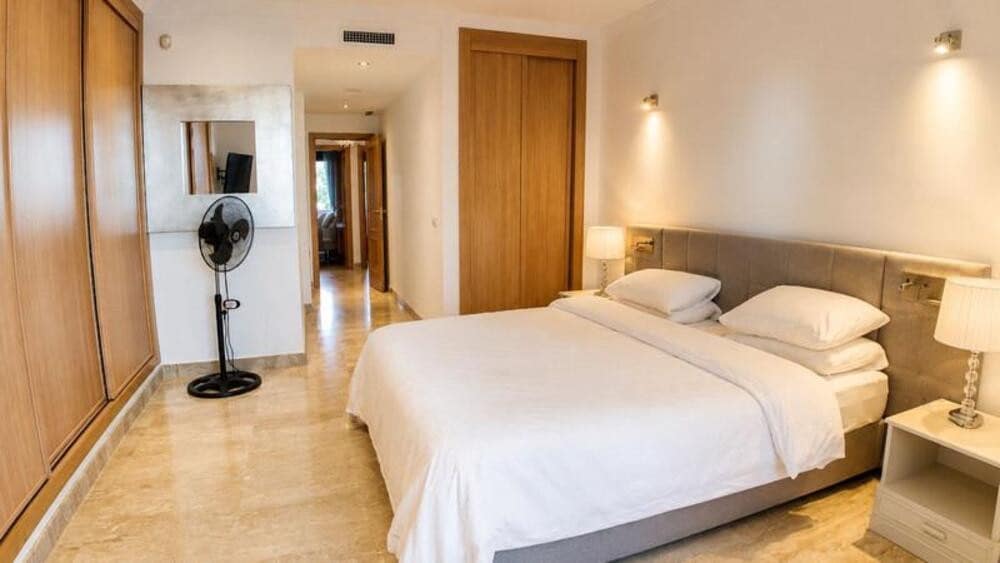 3 quarto Apartamento para arrendar em Guadalmansa com piscina garagem - 3 500 € (Ref: 9893628)