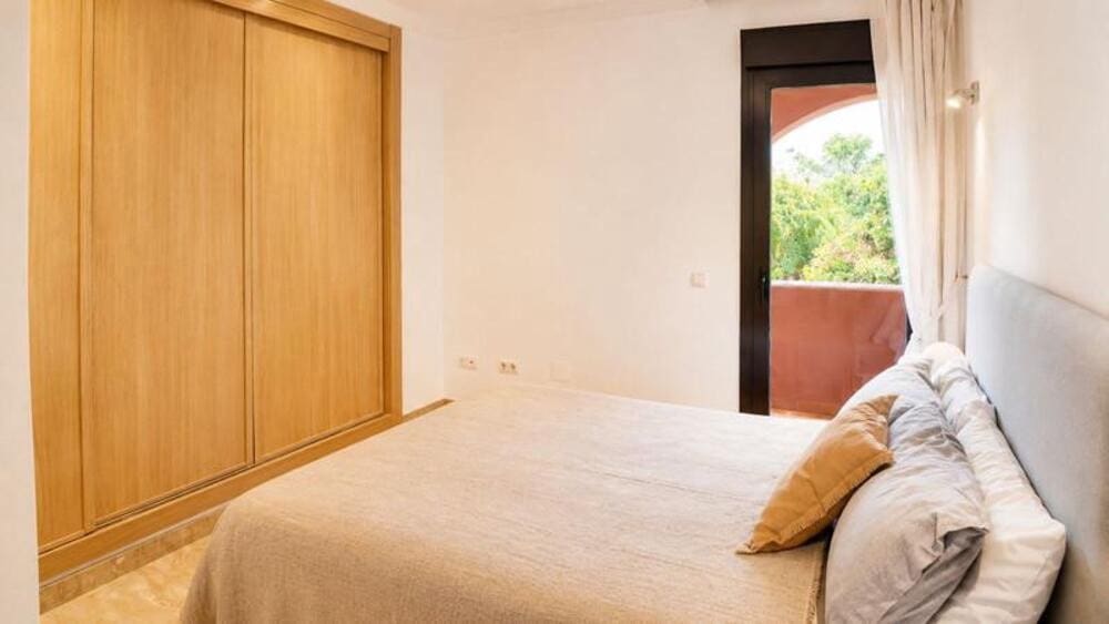 3 quarto Apartamento para arrendar em Guadalmansa com piscina garagem - 3 500 € (Ref: 9893628)