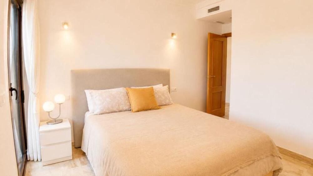 3 quarto Apartamento para arrendar em Guadalmansa com piscina garagem - 3 500 € (Ref: 9893628)