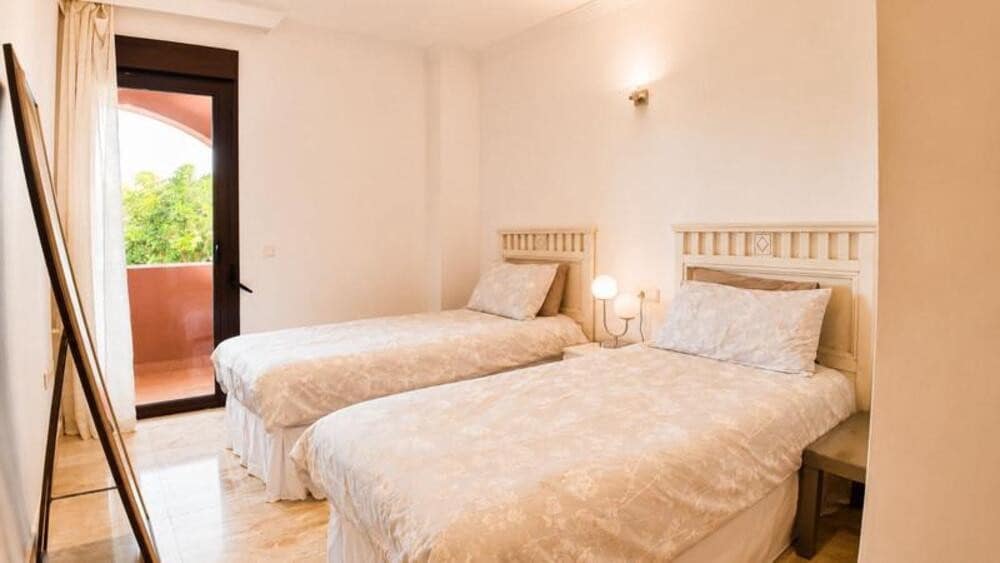 3 quarto Apartamento para arrendar em Guadalmansa com piscina garagem - 3 500 € (Ref: 9893628)