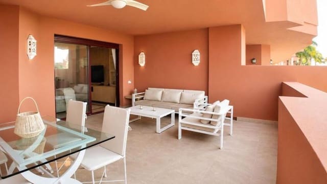 3 quarto Apartamento para arrendar em Resinera-Voladilla, Estepona com piscina garagem - 3 500 € (Ref: 9893628)