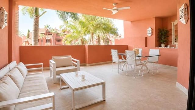 3 quarto Apartamento para arrendar em Resinera-Voladilla, Estepona com piscina garagem - 3 500 € (Ref: 9893628)