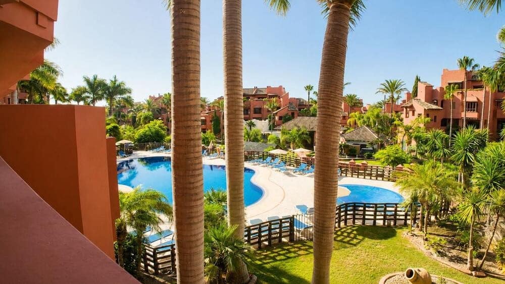 3 quarto Apartamento para arrendar em Guadalmansa com piscina garagem - 3 500 € (Ref: 9893628)