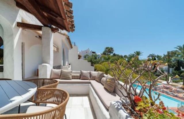 2 soverom Leilighet til leie i Puerto Banus, Marbella med svømmebasseng garasje - € 5 000 (Ref: 9895682)