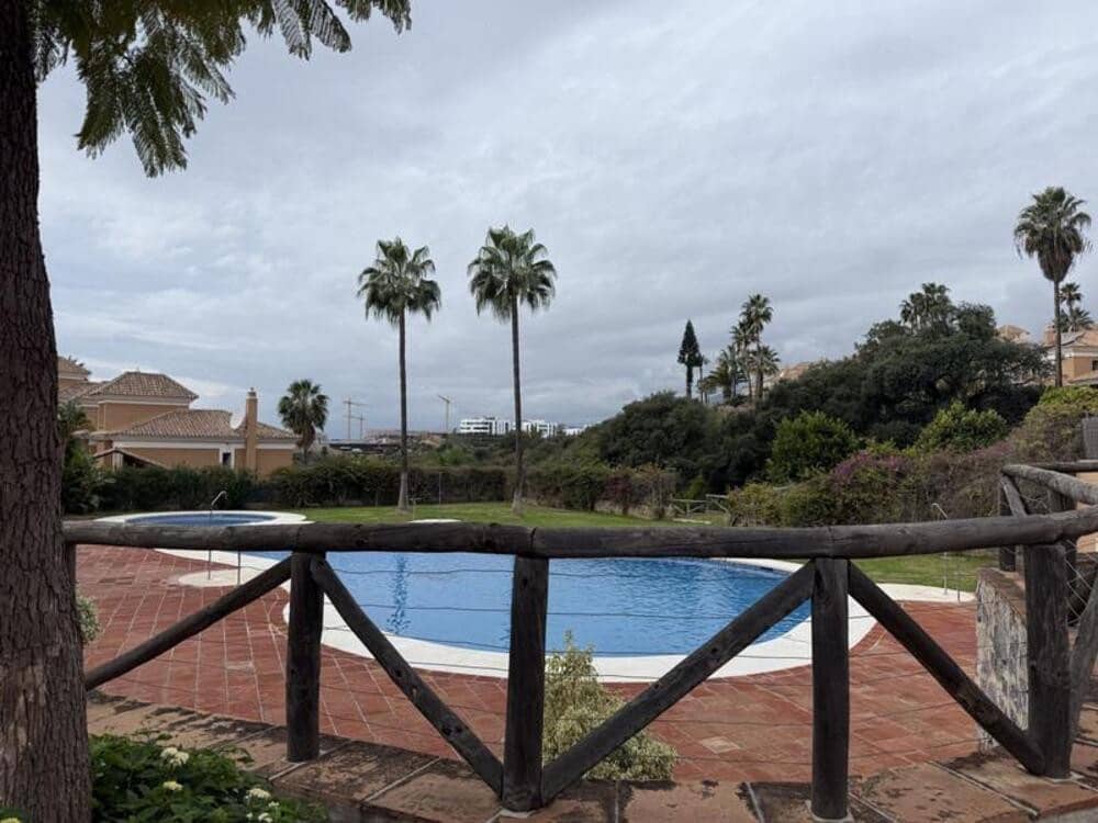 3 Zimmer Doppelhaus zu verkaufen in Marbella mit Pool Garage - 849.000 € (Ref: 9895685)