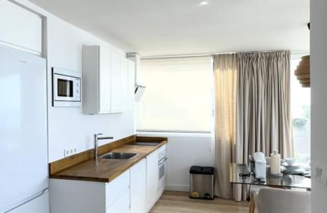 2 sovrum Lägenhet att hyra i Playa Bajadilla - Puertos, Marbella - 3 000 € (Ref: 9895687)