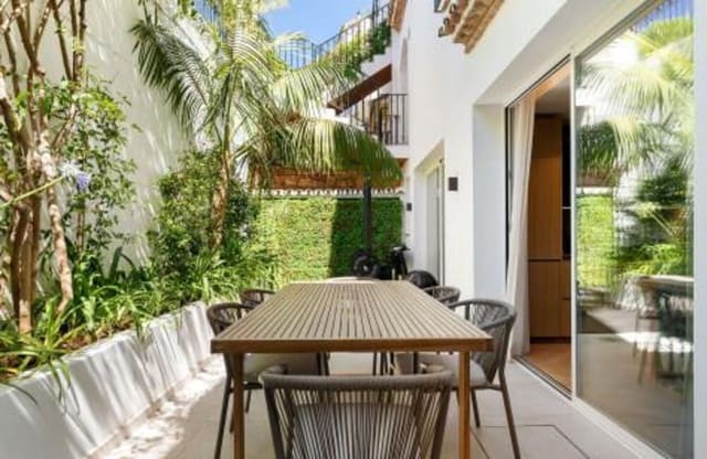 4 slaapkamer Huis te koop in Nagüeles Alto, Marbella - € 1.695.000 (Ref: 9895689)
