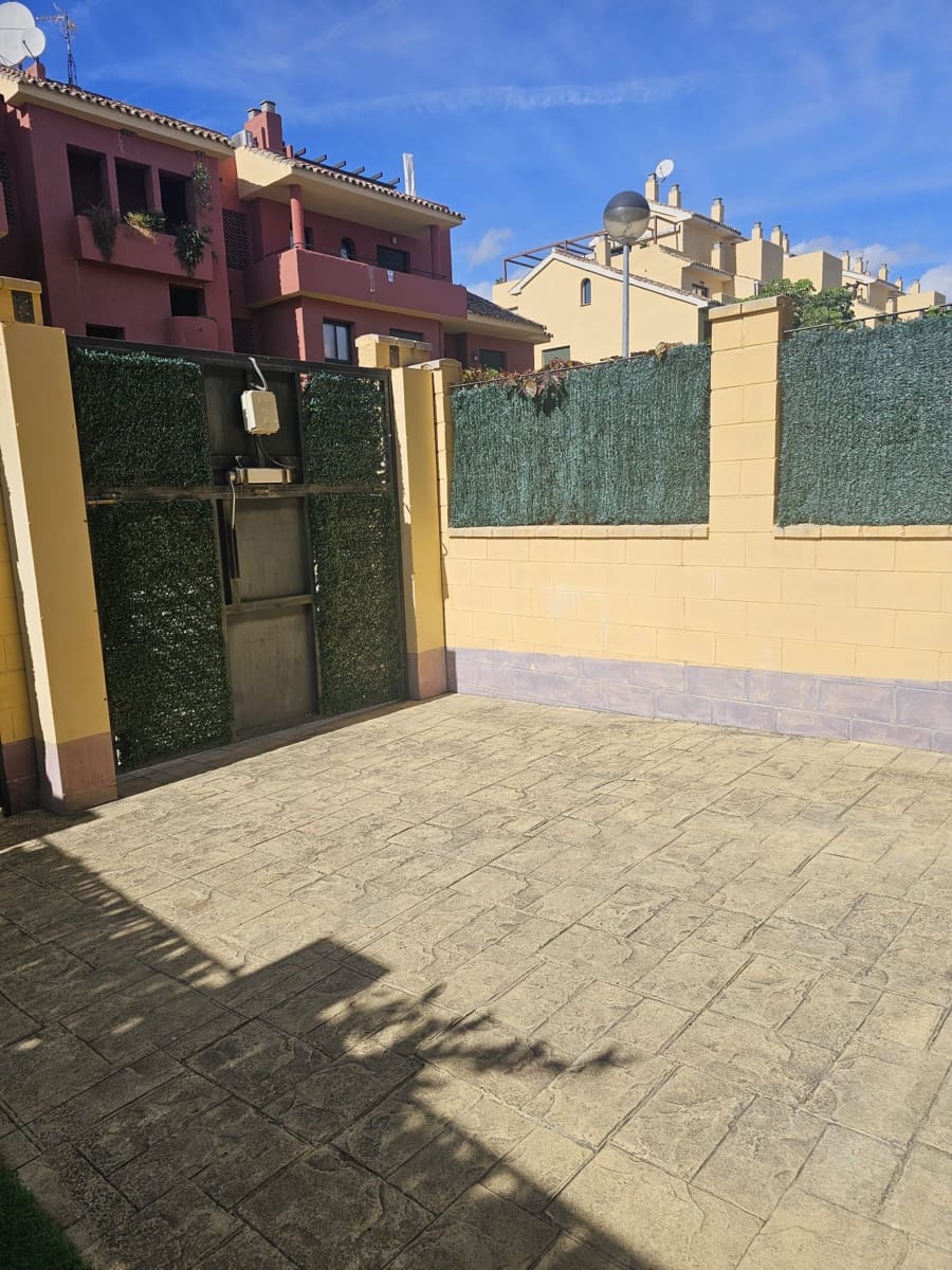 3 bedroom Townhouse for rent in Cancelada with pool garage - € 3,000 (Ref: 9895690)