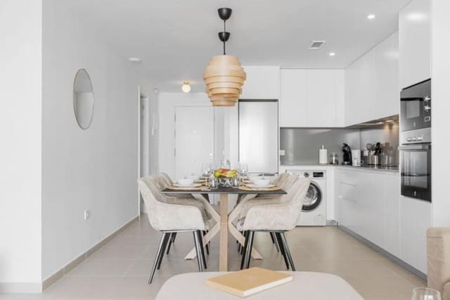 Apartamento de 2 habitaciones en Cancelada, Estepona en alquiler - 2.450 € (Ref: 9895691)