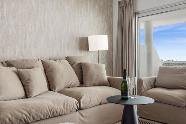 Apartamento de 2 habitaciones en Cancelada, Estepona en alquiler - 2.450 € (Ref: 9895691)