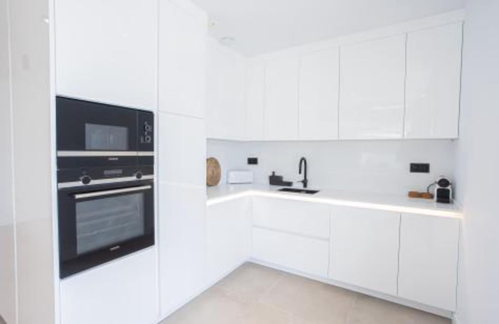 4 Zimmer Villa zu vermieten in El Paraiso mit Pool Garage - 9.000 € (Ref: 9898624)