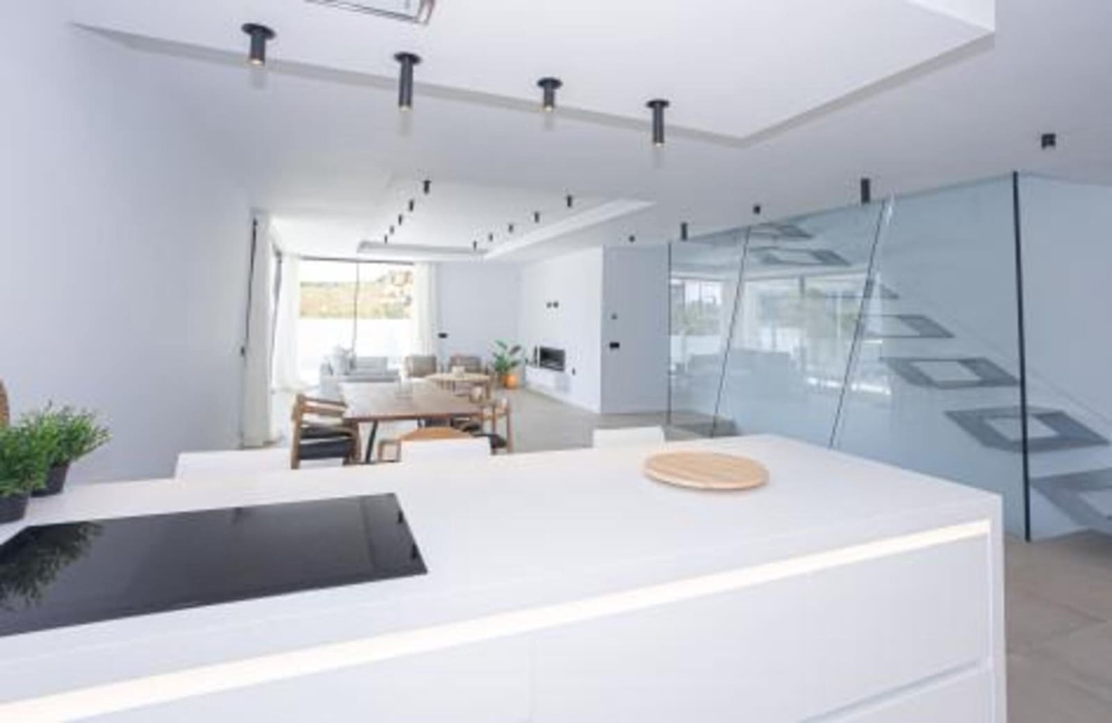 4 Zimmer Villa zu vermieten in El Paraiso mit Pool Garage - 9.000 € (Ref: 9898624)