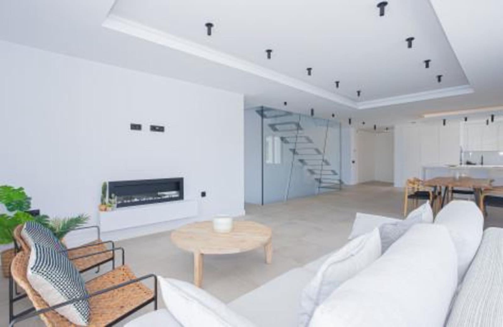 4 Zimmer Villa zu vermieten in El Paraiso mit Pool Garage - 9.000 € (Ref: 9898624)