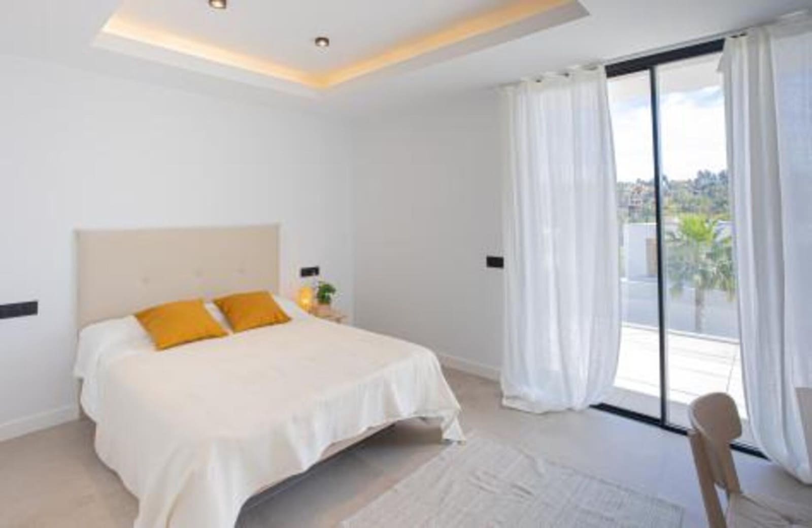 4 Zimmer Villa zu vermieten in El Paraiso mit Pool Garage - 9.000 € (Ref: 9898624)