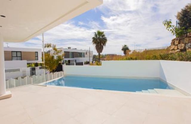 4 bedroom Villa for rent in El Paraiso, Estepona - € 9,000 (Ref: 9898624)