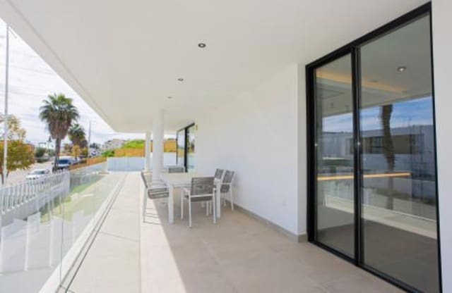 4 bedroom Villa for rent in El Paraiso, Estepona - € 9,000 (Ref: 9898624)