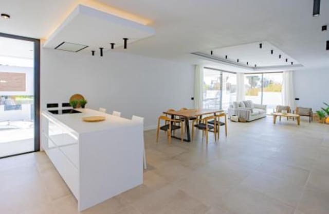 4 bedroom Villa for rent in El Paraiso, Estepona - € 9,000 (Ref: 9898624)
