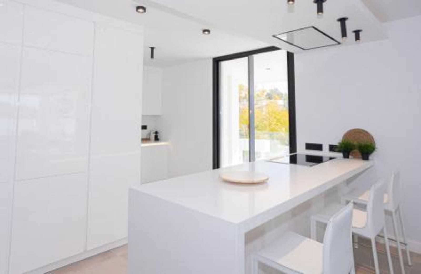 4 Zimmer Villa zu vermieten in El Paraiso mit Pool Garage - 9.000 € (Ref: 9898624)