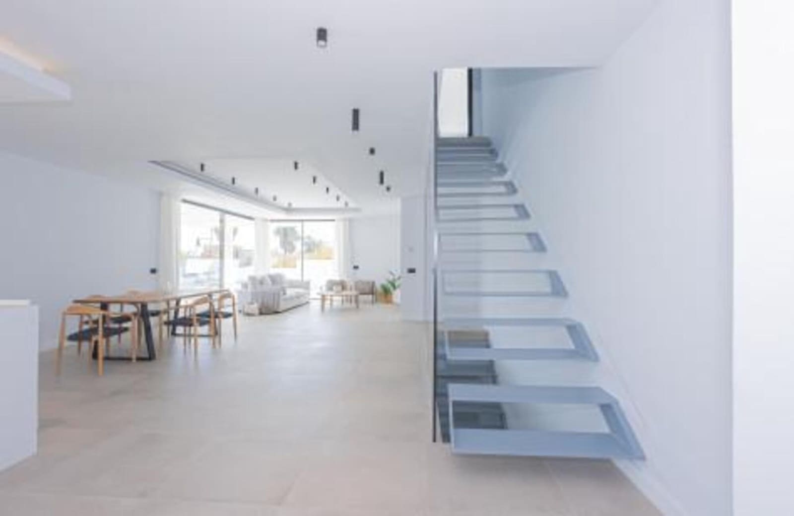 4 Zimmer Villa zu vermieten in El Paraiso mit Pool Garage - 9.000 € (Ref: 9898624)