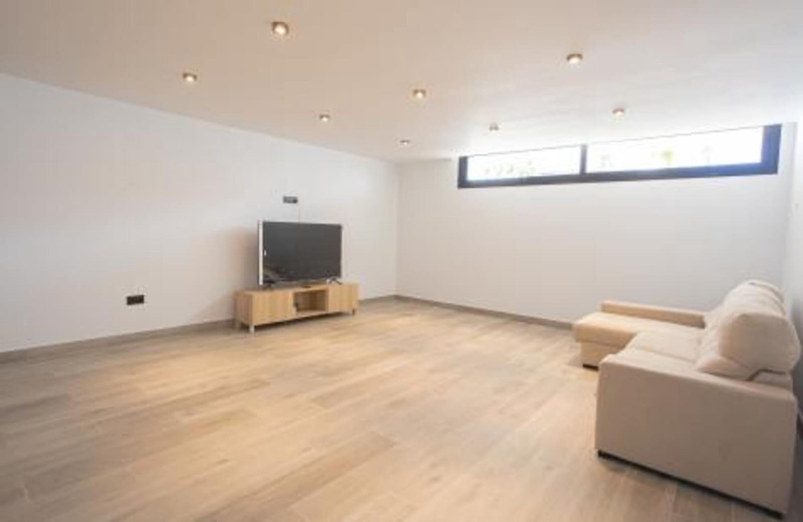 4 Zimmer Villa zu vermieten in El Paraiso mit Pool Garage - 9.000 € (Ref: 9898624)
