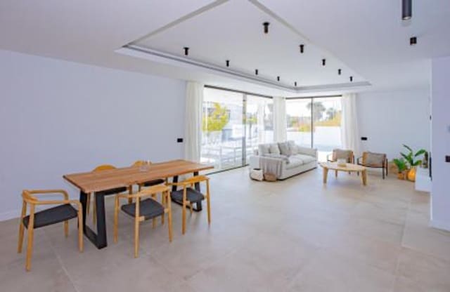 4 bedroom Villa for rent in El Paraiso, Estepona - € 9,000 (Ref: 9898624)