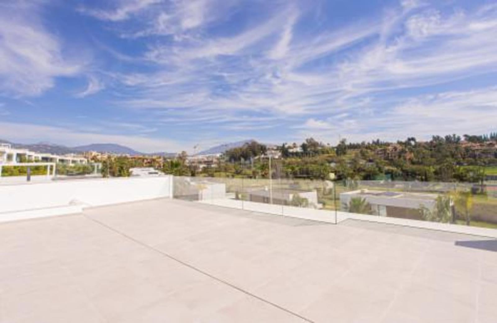 4 Zimmer Villa zu vermieten in El Paraiso mit Pool Garage - 9.000 € (Ref: 9898624)
