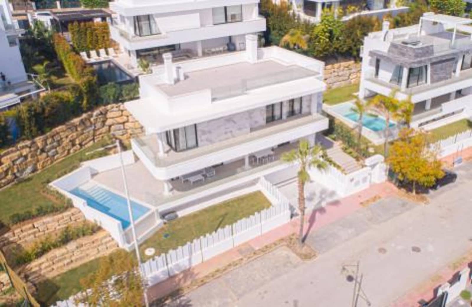 4 Zimmer Villa zu vermieten in El Paraiso mit Pool Garage - 9.000 € (Ref: 9898624)