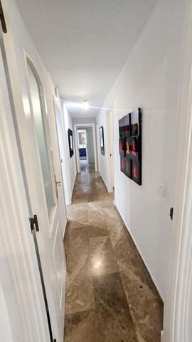 Apartamento de 3 habitaciones en Nueva Alcántara, Marbella en venta con piscina garaje - 685.000 € (Ref: 9898626)