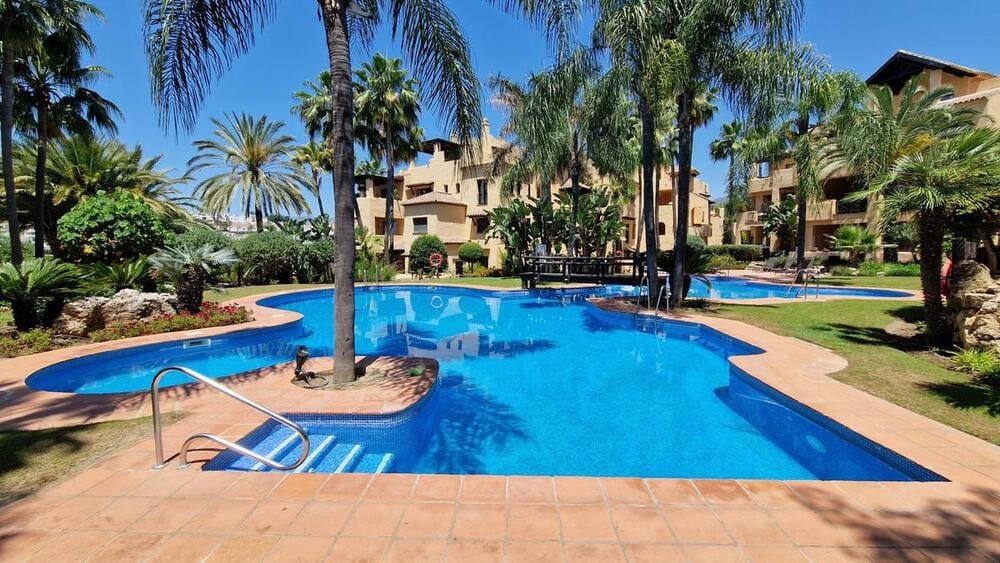 2 quarto Apartamento para venda em El Paraiso com piscina - 360 000 € (Ref: 9898627)