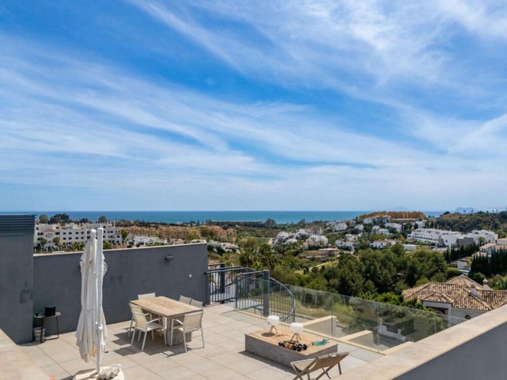 3 chambre Penthouse à vendre à New Golden Mile avec piscine garage - 749 000 € (Ref: 9898629)