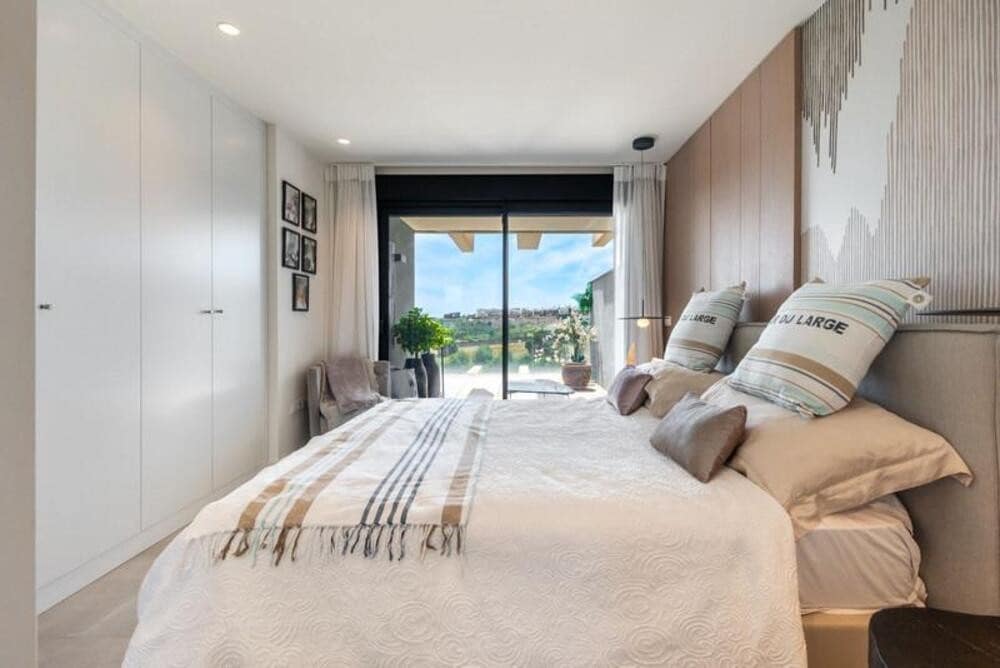 3 chambre Penthouse à vendre à New Golden Mile avec piscine garage - 749 000 € (Ref: 9898629)