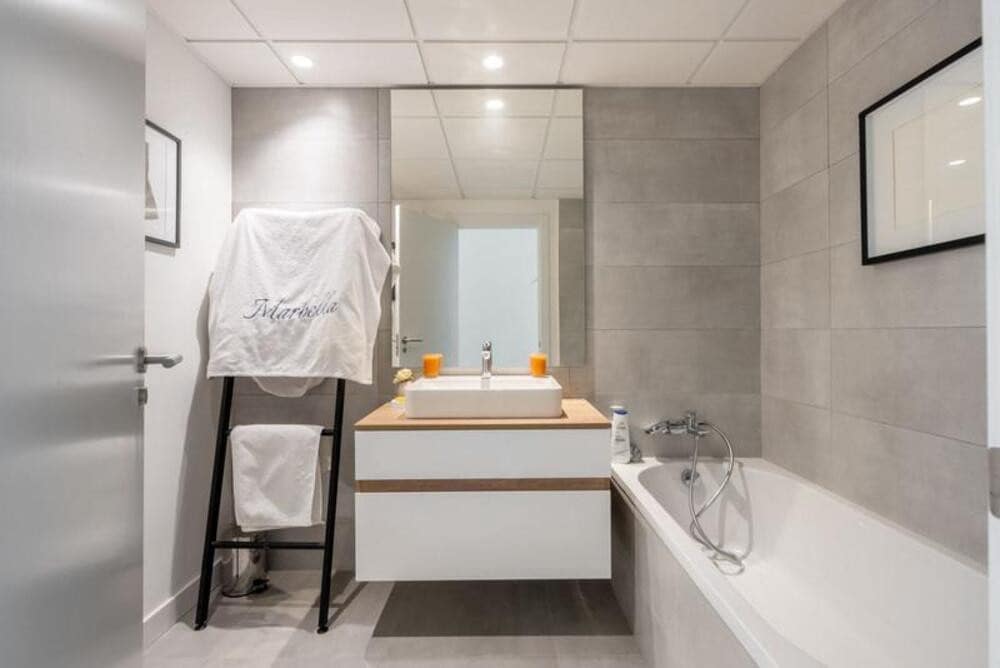 3 chambre Penthouse à vendre à New Golden Mile avec piscine garage - 749 000 € (Ref: 9898629)