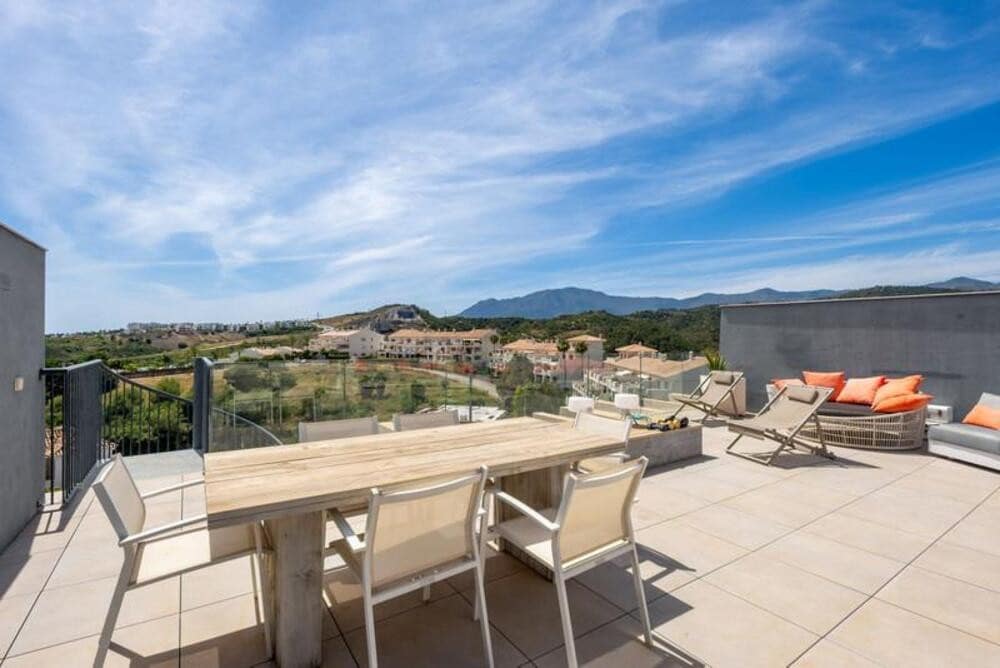 3 chambre Penthouse à vendre à New Golden Mile avec piscine garage - 749 000 € (Ref: 9898629)