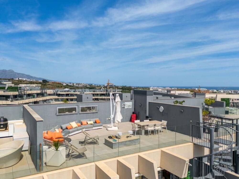 3 chambre Penthouse à vendre à New Golden Mile avec piscine garage - 749 000 € (Ref: 9898629)