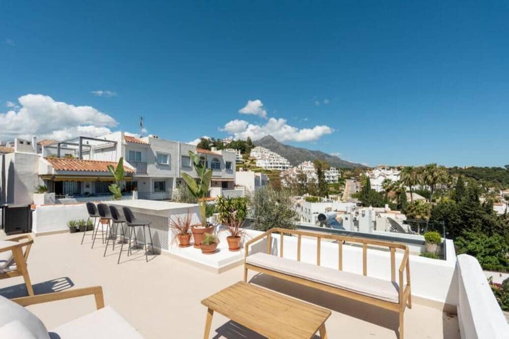 3 slaapkamer Huis te koop in Nueva Andalucia met zwembad - € 995.000 (Ref: 9898630)