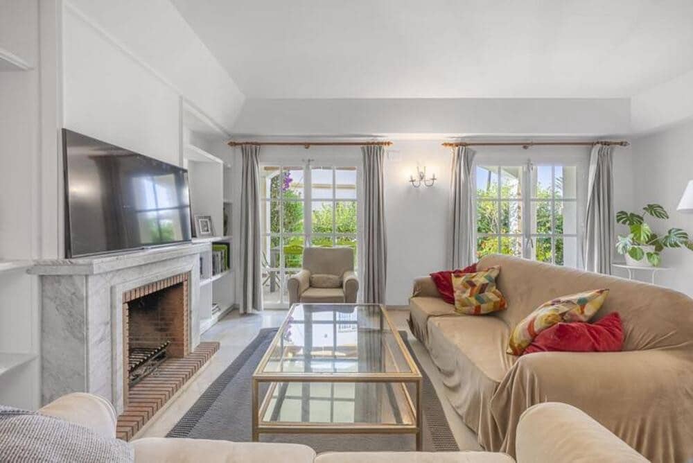 3 chambre Maison de Ville à vendre à Estepona avec piscine garage - 495 000 € (Ref: 9898631)