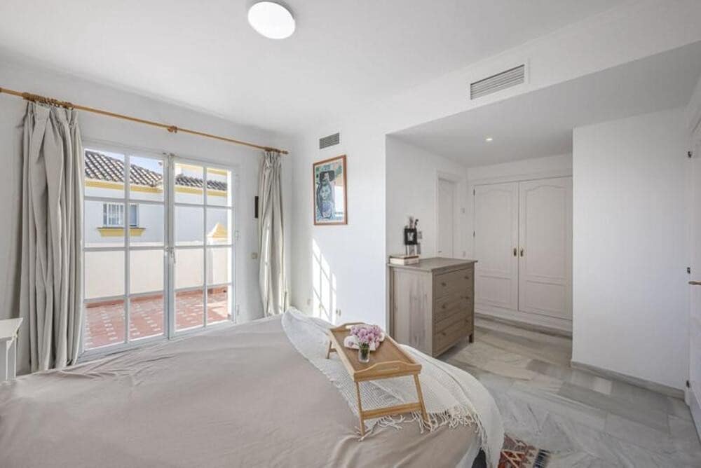 3 chambre Maison de Ville à vendre à Estepona avec piscine garage - 495 000 € (Ref: 9898631)