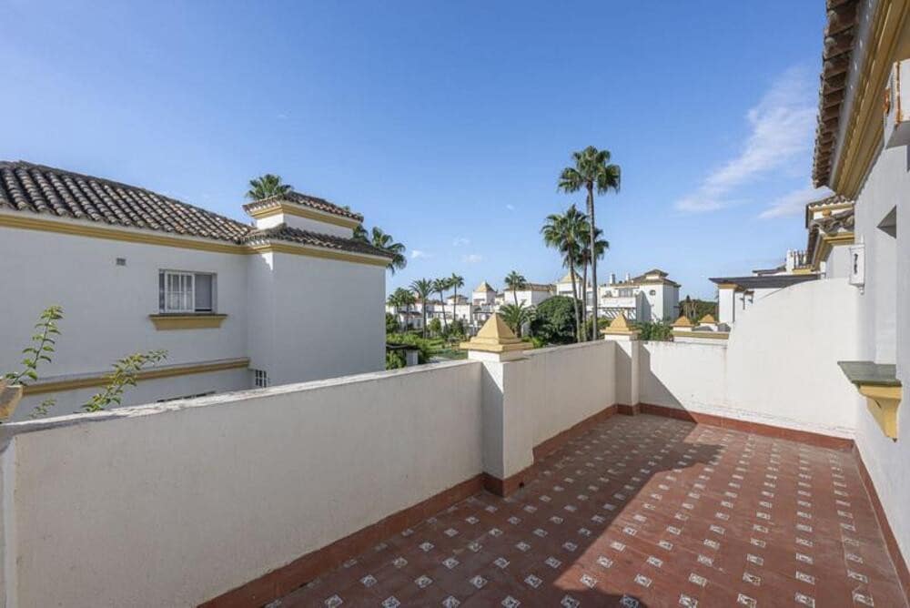 3 chambre Maison de Ville à vendre à Estepona avec piscine garage - 495 000 € (Ref: 9898631)