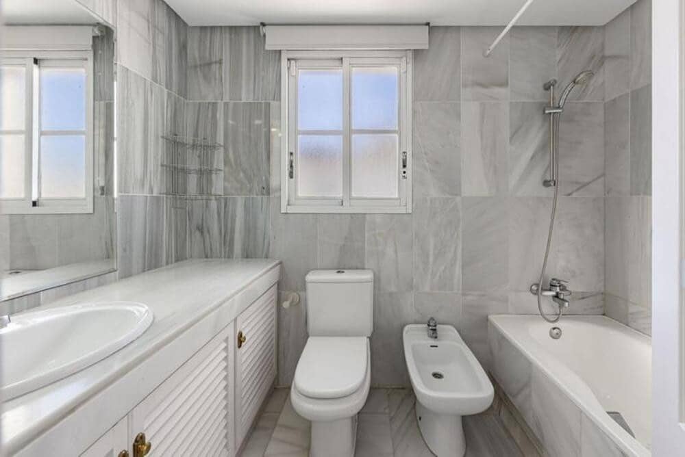 3 chambre Maison de Ville à vendre à Estepona avec piscine garage - 495 000 € (Ref: 9898631)