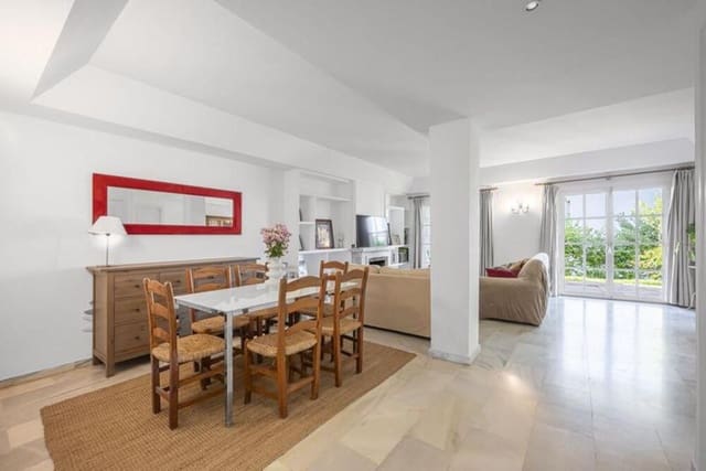 3 chambre Maison de Ville à vendre à Villacana - Costalita - Saladillo, Estepona avec piscine garage - 495 000 € (Ref: 9898631)