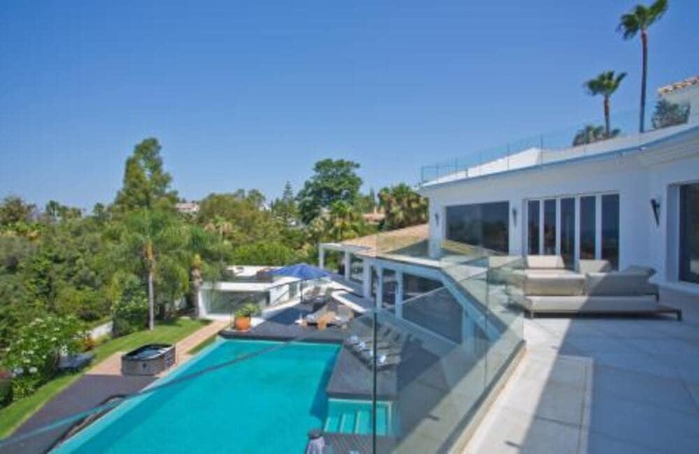 5 quarto Moradia para arrendar em Marbella com piscina garagem - 17 500 € (Ref: 9902710)