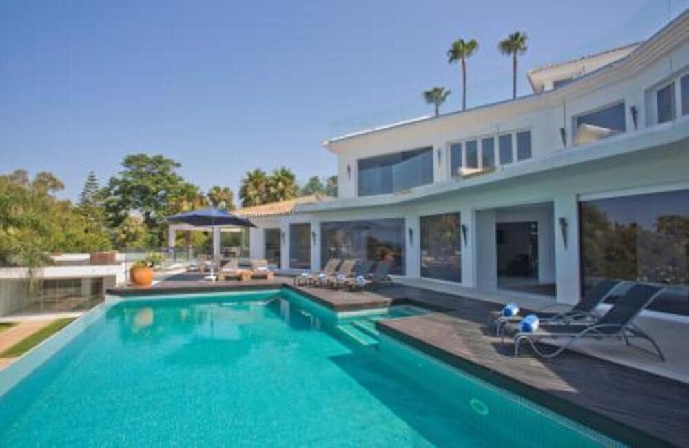 5 quarto Moradia para arrendar em Marbella com piscina garagem - 17 500 € (Ref: 9902710)