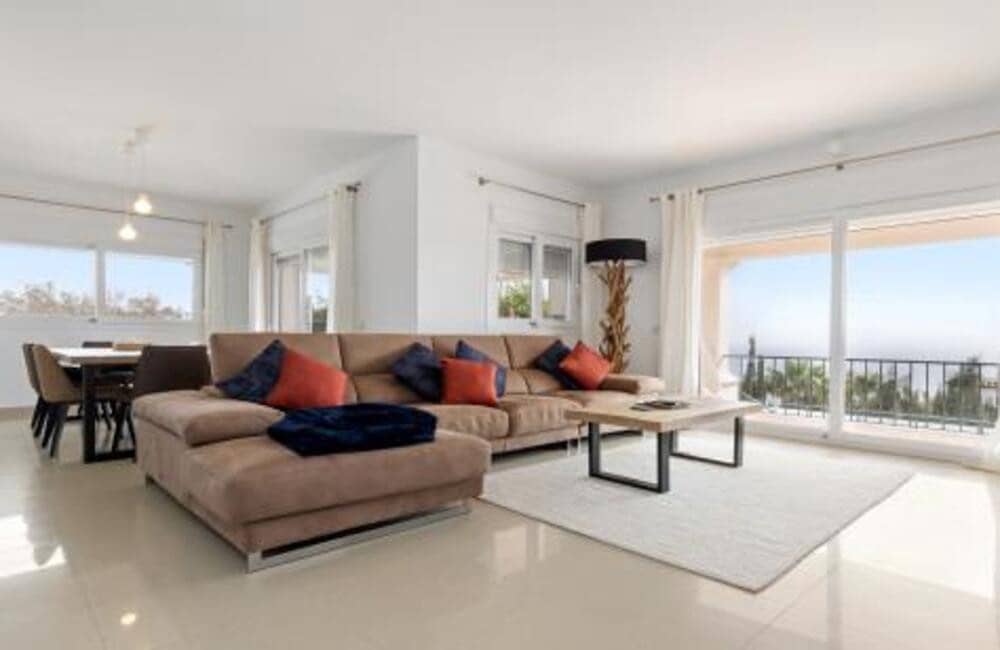 4 bedroom Villa for sale in Manilva with pool garage - € 1,395,000 (Ref: 9902712)