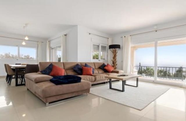 4 bedroom Villa for sale in Chullera, Manilva with pool garage - € 1,395,000 (Ref: 9902712)