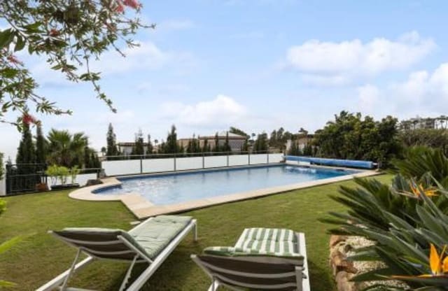 4 bedroom Villa for sale in Chullera, Manilva with pool garage - € 1,395,000 (Ref: 9902712)