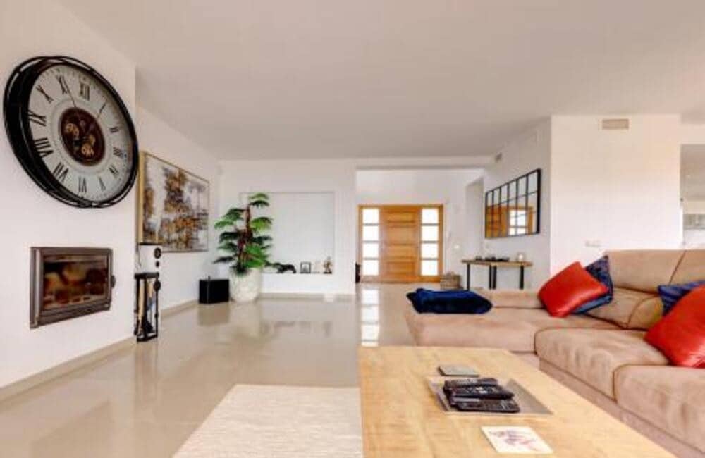 4 bedroom Villa for sale in Manilva with pool garage - € 1,395,000 (Ref: 9902712)